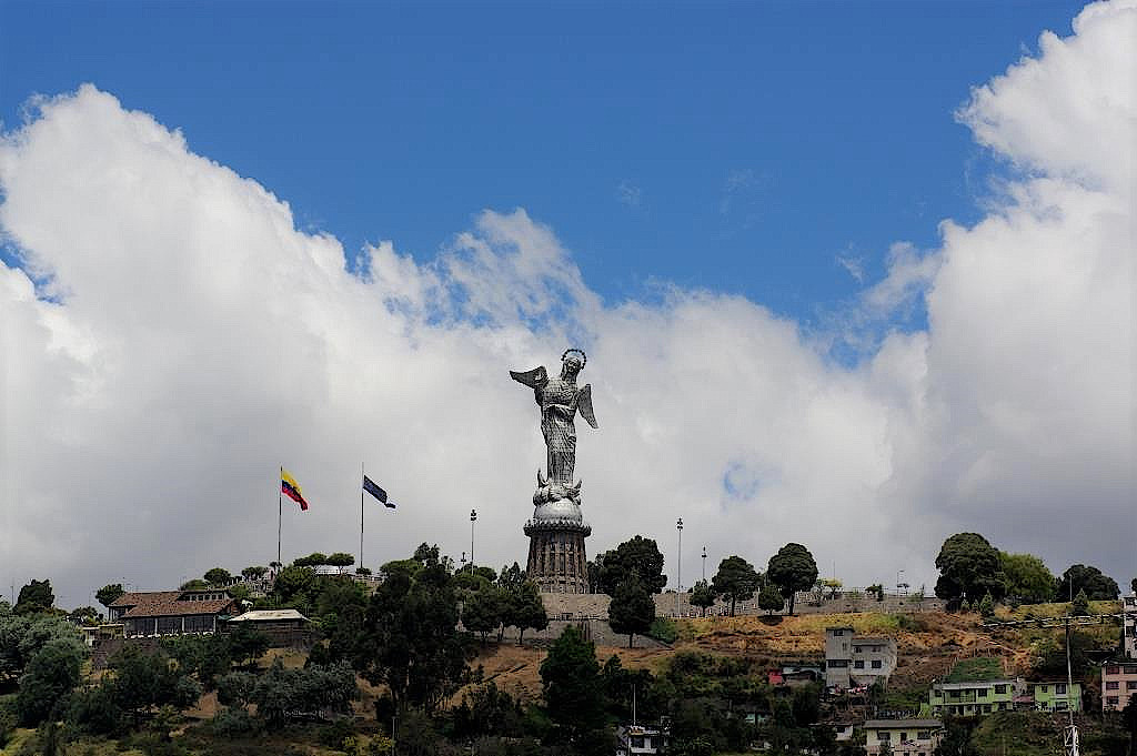 Statue der Jungfrau Maria auf den Hügel El Panecillo