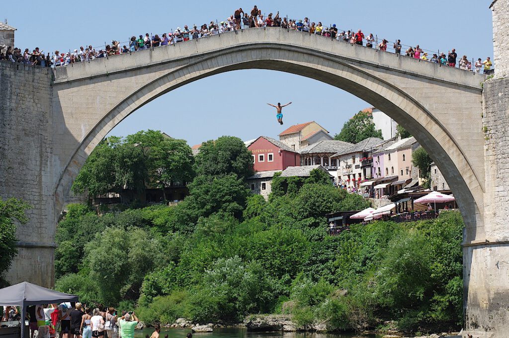 Brückenspringer von Mostar in Bosnien-und-Herzegowina