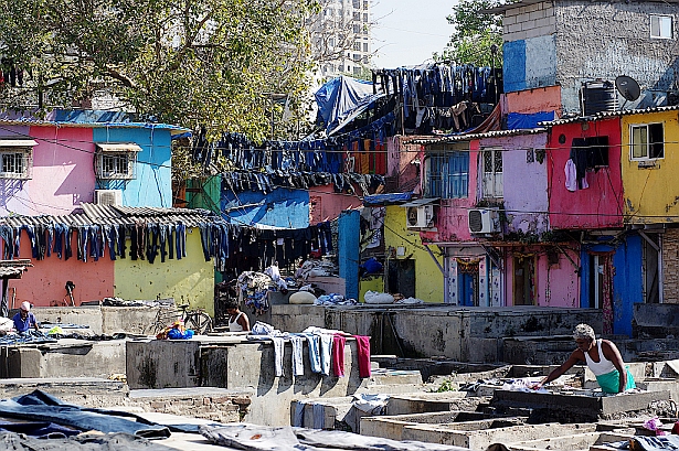 Wohnhäuser im Mahalaxmi-Dhobi-Ghat-in-Mumbai-Suedindien