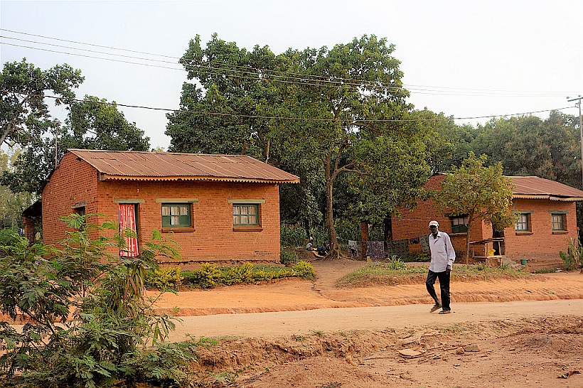 Häuser in Bunia in der DR Kongo