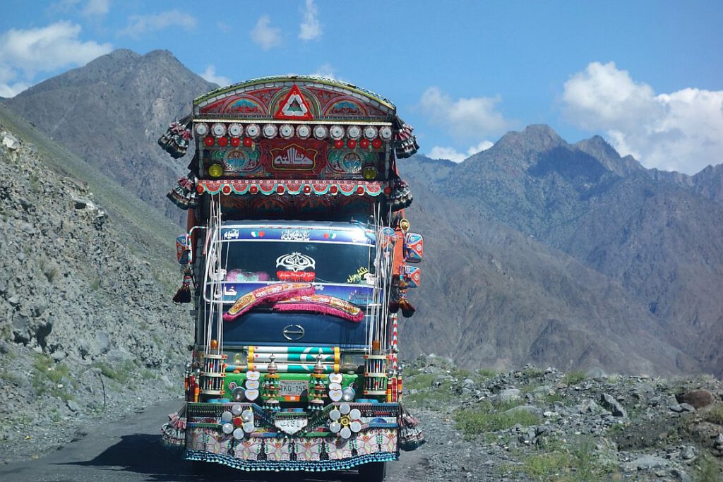 Truck auf dem Karakorum-Highway