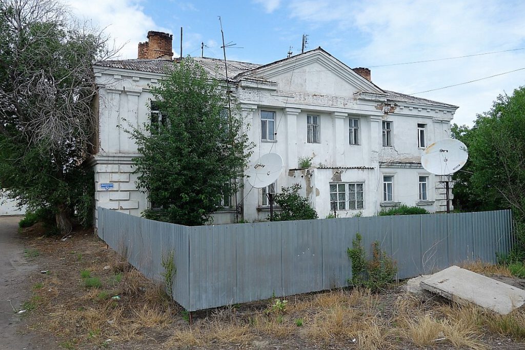 Offiziersgebäude in Dolinka in Kasachstan
