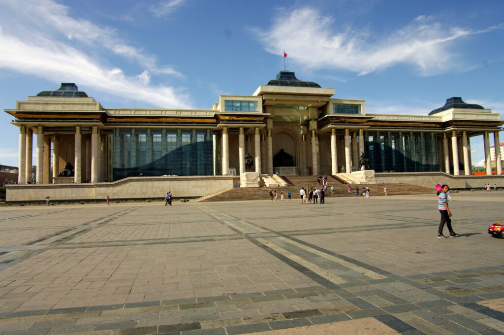 Regierungspalast auf dem Suechbaatar Platz in Ulan Bator