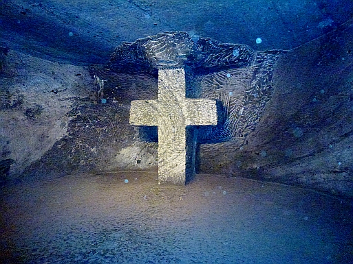 Kreuz aus Salz auf dem Kreuzweg