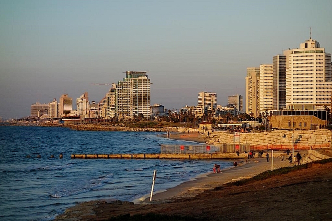 Blick von Jaffa auf die Stadt und das Meer