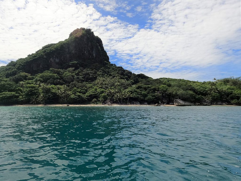 Insel mit der Höhle Sava-I-Lau , Fidschi