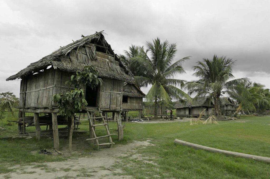 Sepik Dorf Kaminimbit in Papua-Neuguinea