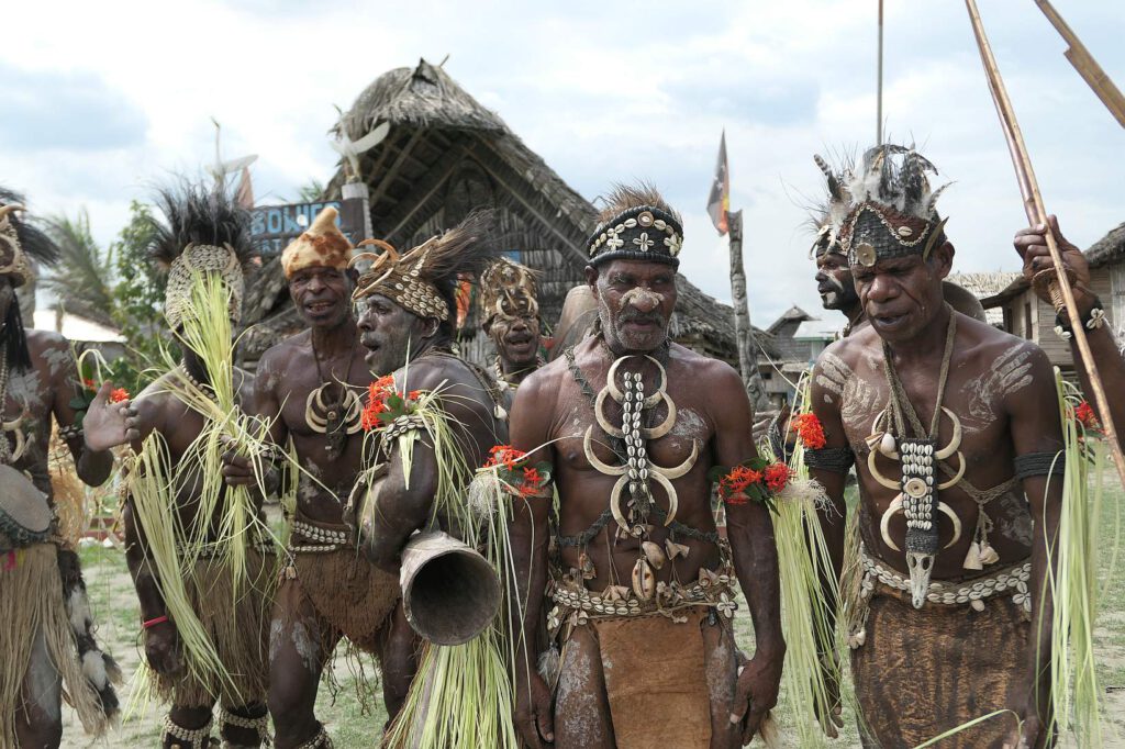 Sepik Dorf Kaminimbit in Papua-Neuguinea