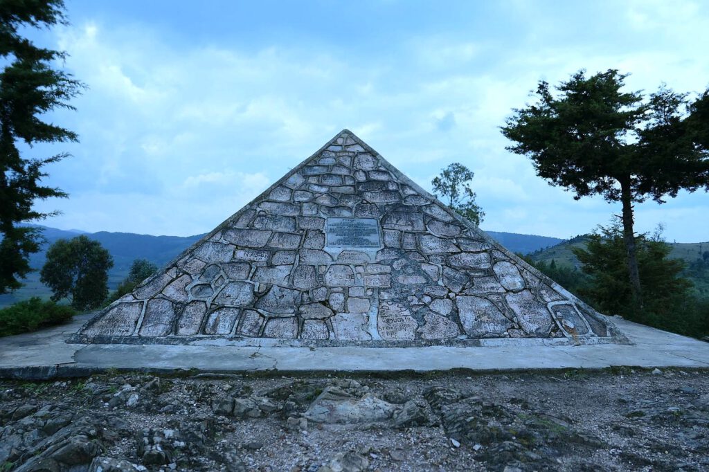 Pyramide oberhalb der Nilquelle in Burundi