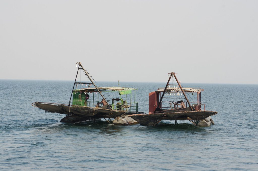 Fischerboote auf dem Karibasee in Simbabwe