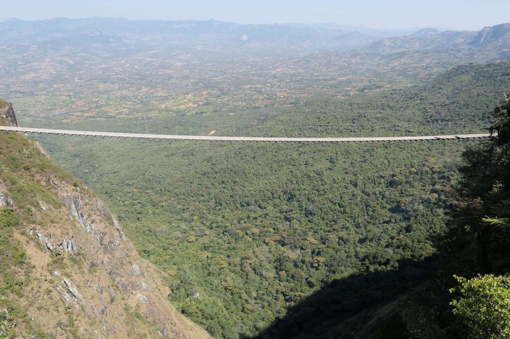 SkyWalk an den Mutarazi-Wasserfällen in Simbabwe
