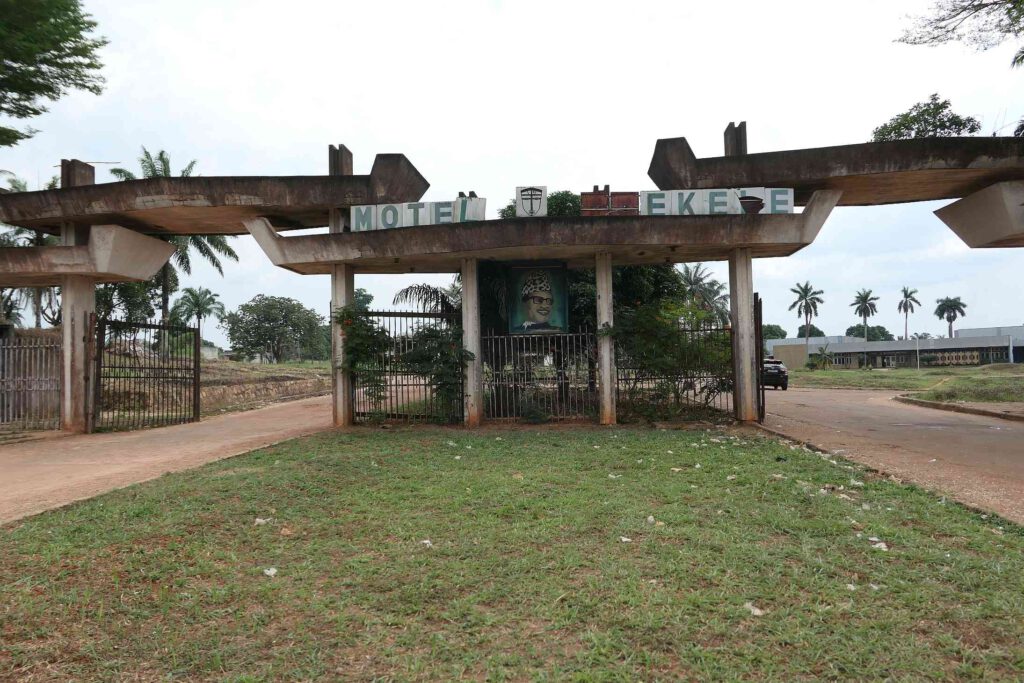 Ehemaliges Luxushotel in Gbadolite