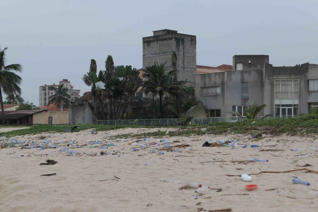 Strand von Point Noire in der Republik Kongo