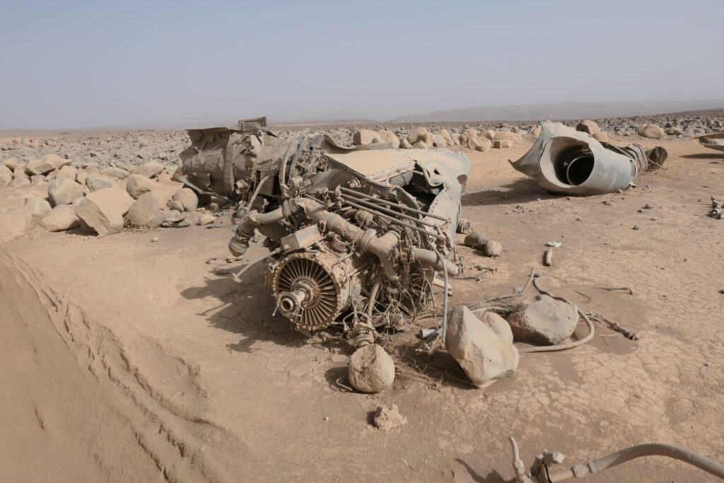 Überreste dreier libyscher Militärmaschinen bei Yebbi Bou im Tschad