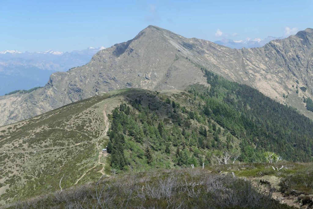 Blick vom Monte Gradiccioli auf den Monte Tamaro im Tessin