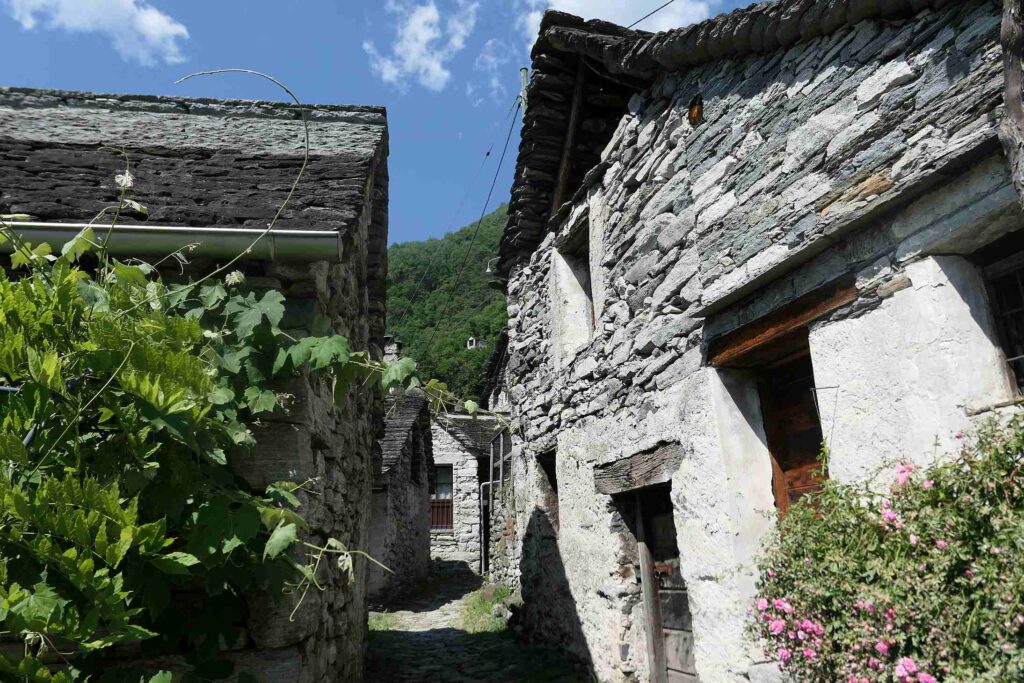 Corippo im Verzasca-Tal im Tessin, Schweiz