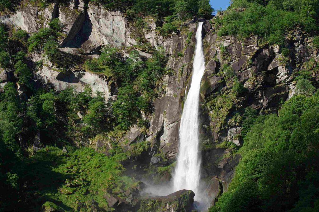 Foroglio-Wasserfall im Val Bavona im Tessin, Schweiz