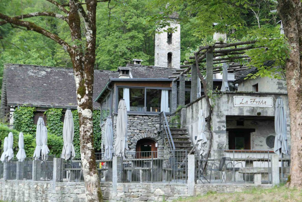 Grotto in Foroglio im Val Bavona im Tessin, Schweiz