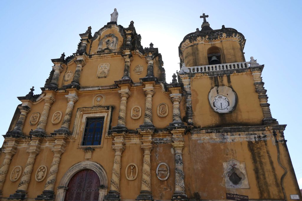 Kirche-La-Recoleccion in Leon in Nicaragua