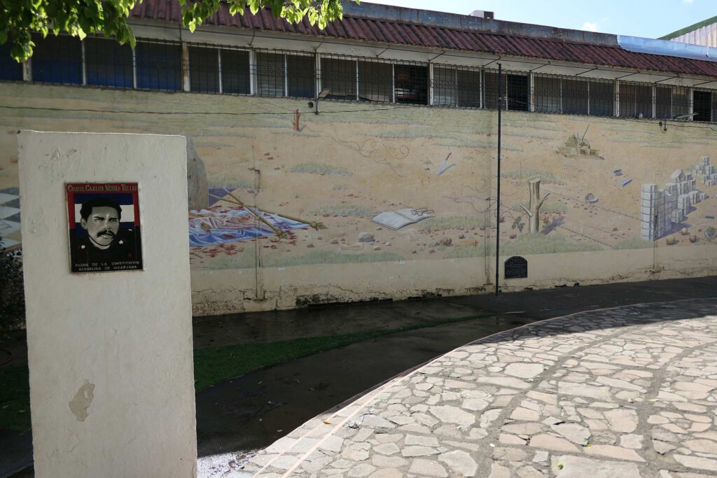 Mural am Mausoleum der Helden und Märtyrer in Leon in Nicaragua